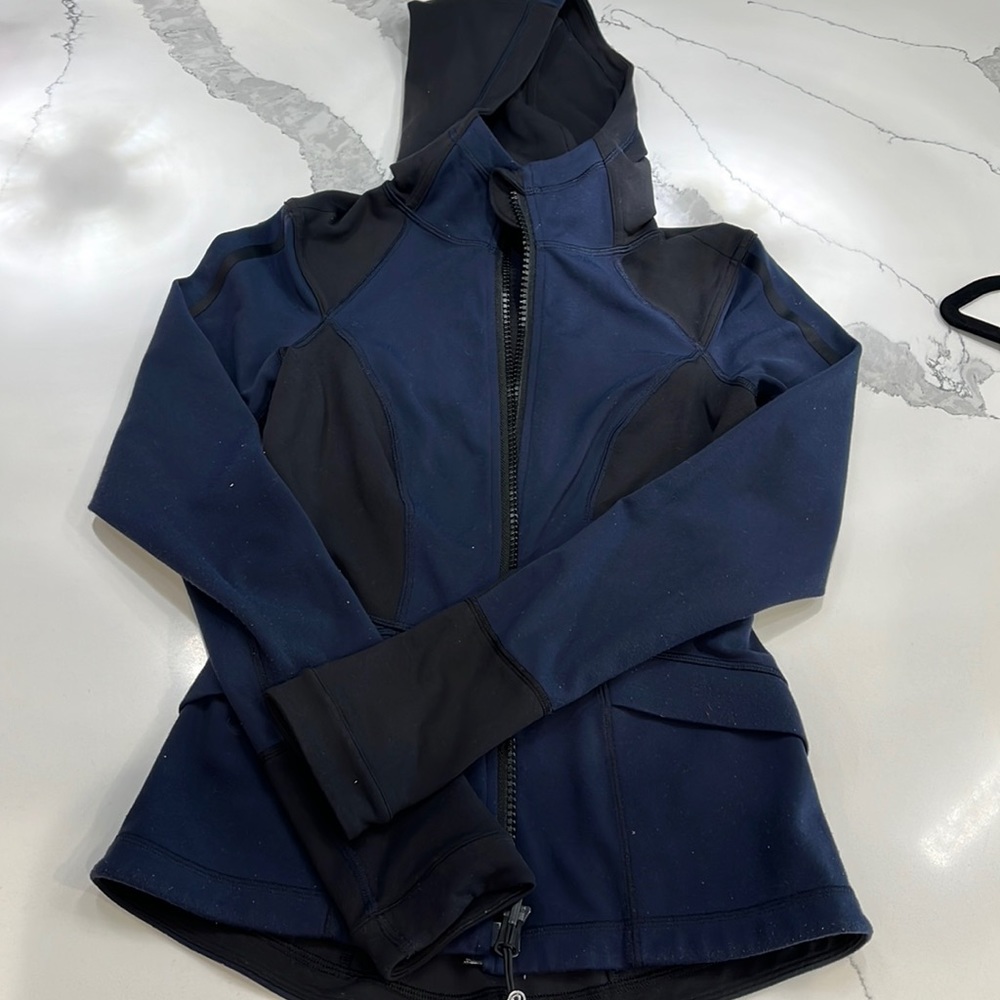 Lululemon black and blue jacket
